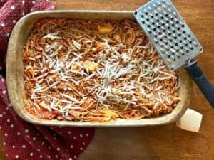 chicken-spaghetti-pie-with-velveeta-cheese.jpg
