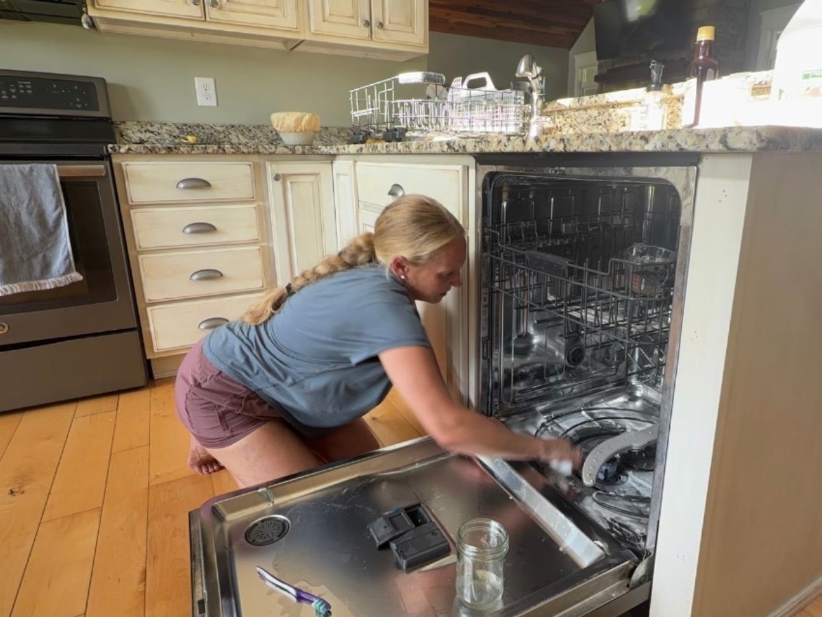 How to Clean a Dishwasher with Vinegar and Baking Soda (Step-by-Step Guide)