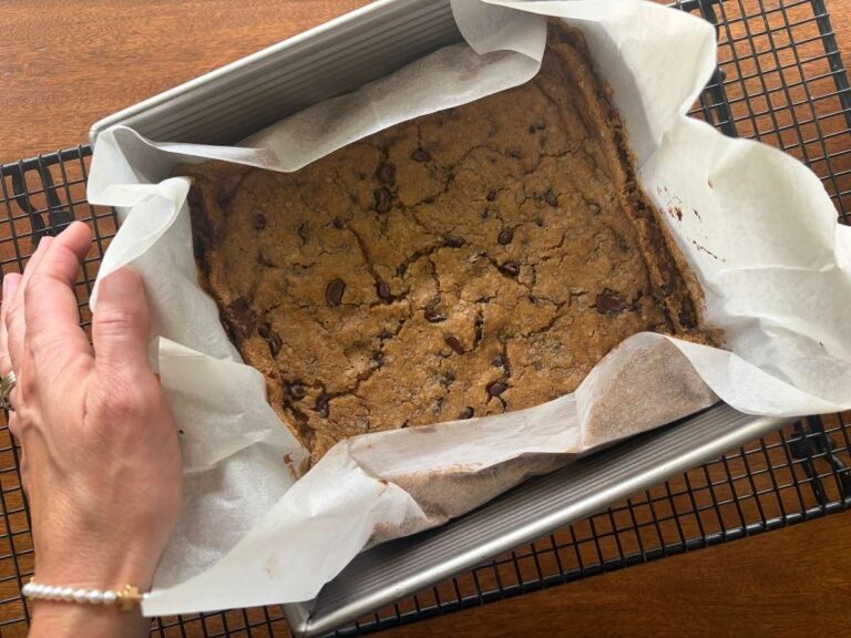 Simple Chickpea Chocolate Chip Blondie Bars